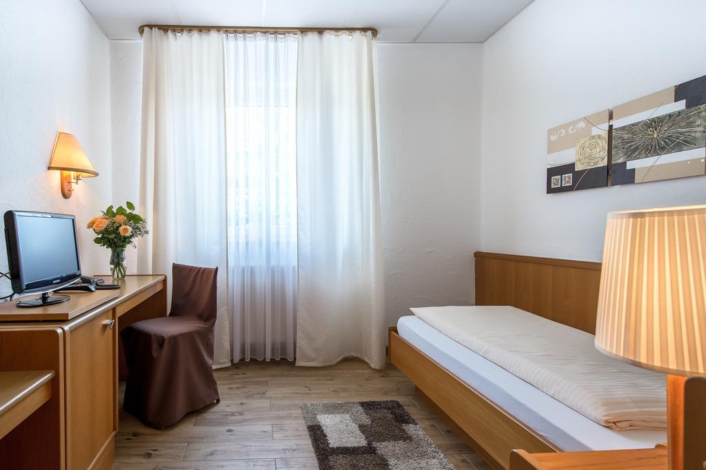 Hotel-Restaurant Schwyzerhuesli 비엔하임 외부 사진